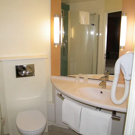 Ibis Lyon Sud Saint-louis Hotel 3*