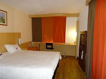 Hotel Ibis Lyon Sud Saint-louis 3*